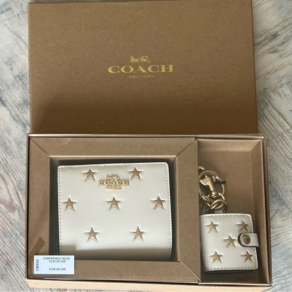 NWT Coach Star Wallet & Keychain Gift Set
